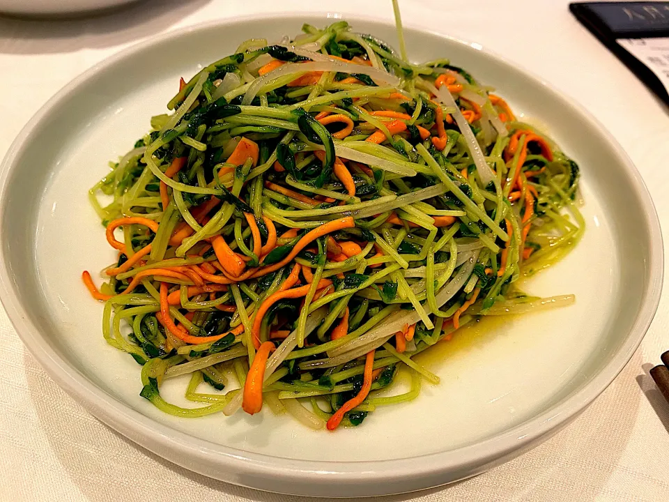 Sautéed pea sprouts, cordyceps flowers, bean sprouts|skyblueさん