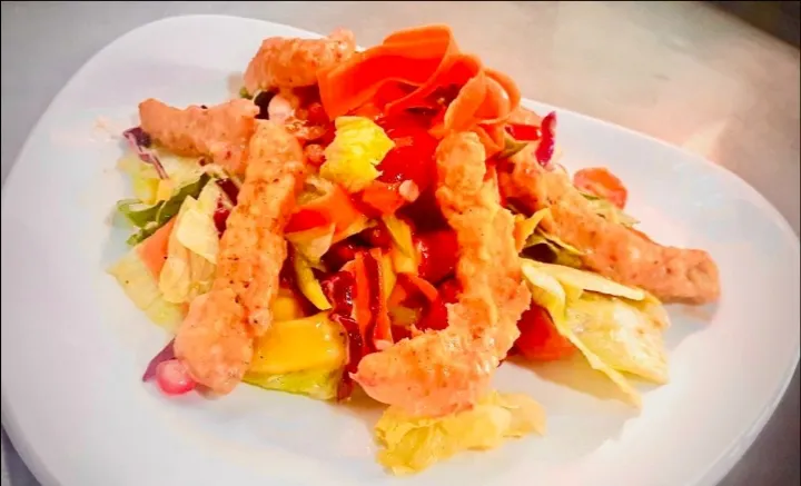 chicken strips salad|Nour Sayyadさん