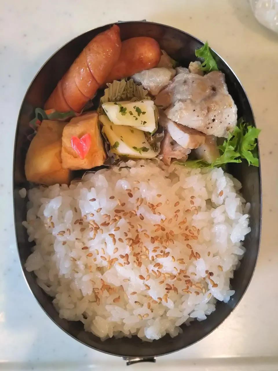 今日の息子弁当。
豚肉ロース弁当。

朝練へと急いでいきました。
足りるかな、、|saosaoさん