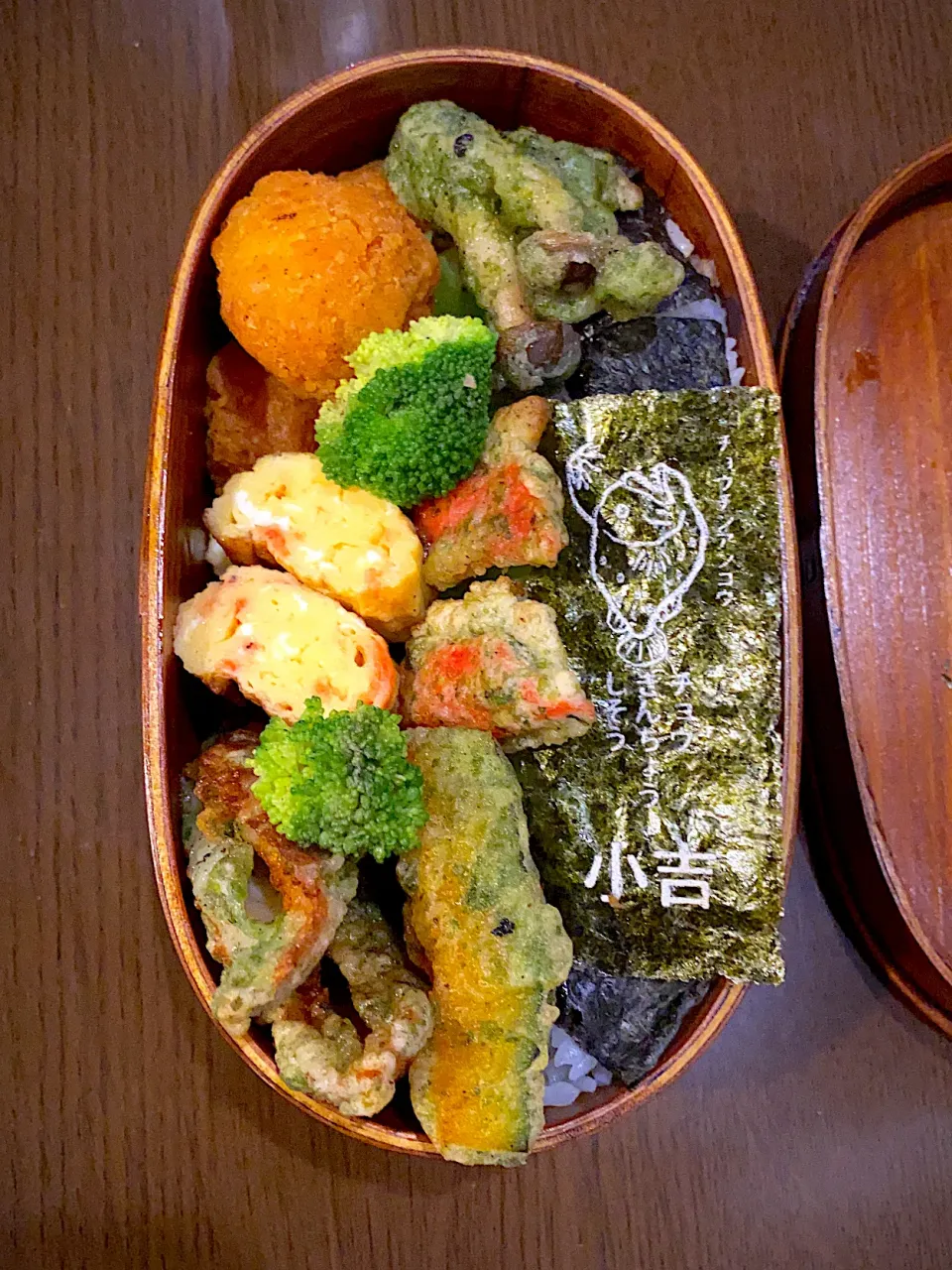 お弁当🍱　鮪フライ　干し海老の出し巻き卵　竹輪とカニかまの磯辺揚げ　しめじとかぼちゃの青海苔天ぷら　蒸しブロッコリー　鰹でんぶ　焼き海苔　海苔弁|ch＊K*∀o(^^*)♪さん