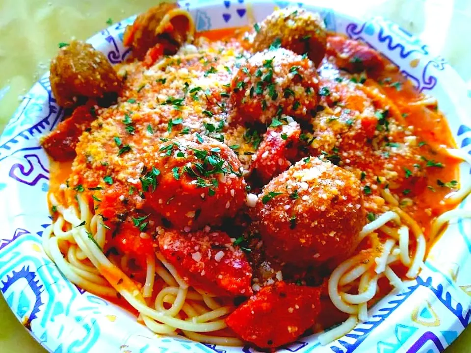 Snapdishの料理写真:spaghetti and meatballs|Gaines Ashleyさん