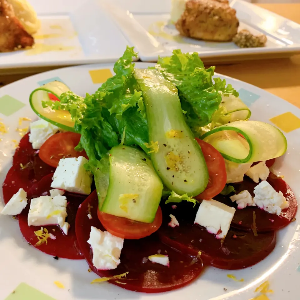 Snapdishの料理写真:Roasted Beets Salad with Feta Cheese (ローストしたビーツとフェタチーズのサラダ)|Masa, The Cooking Husbandさん