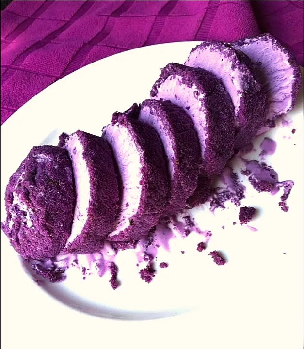 Ube ice cream crumble cake|Lynne Villavito Bobierさん