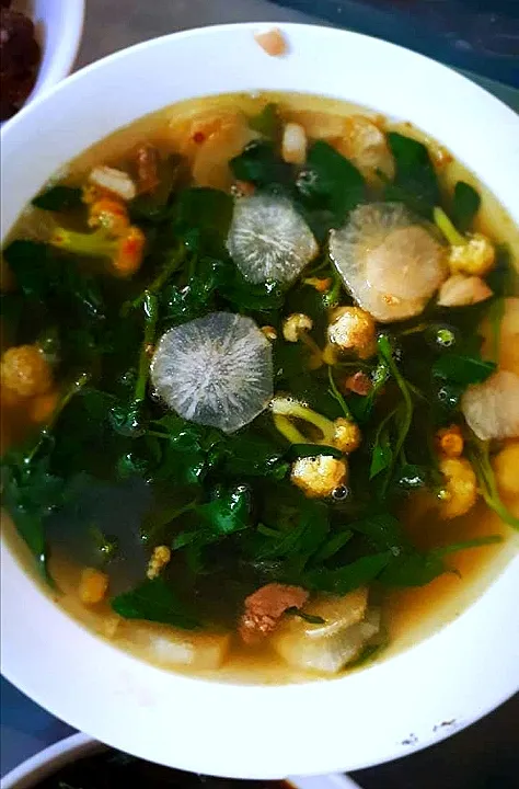 Snapdishの料理写真:Kangkong soup🍲|Lynne Villavito Bobierさん