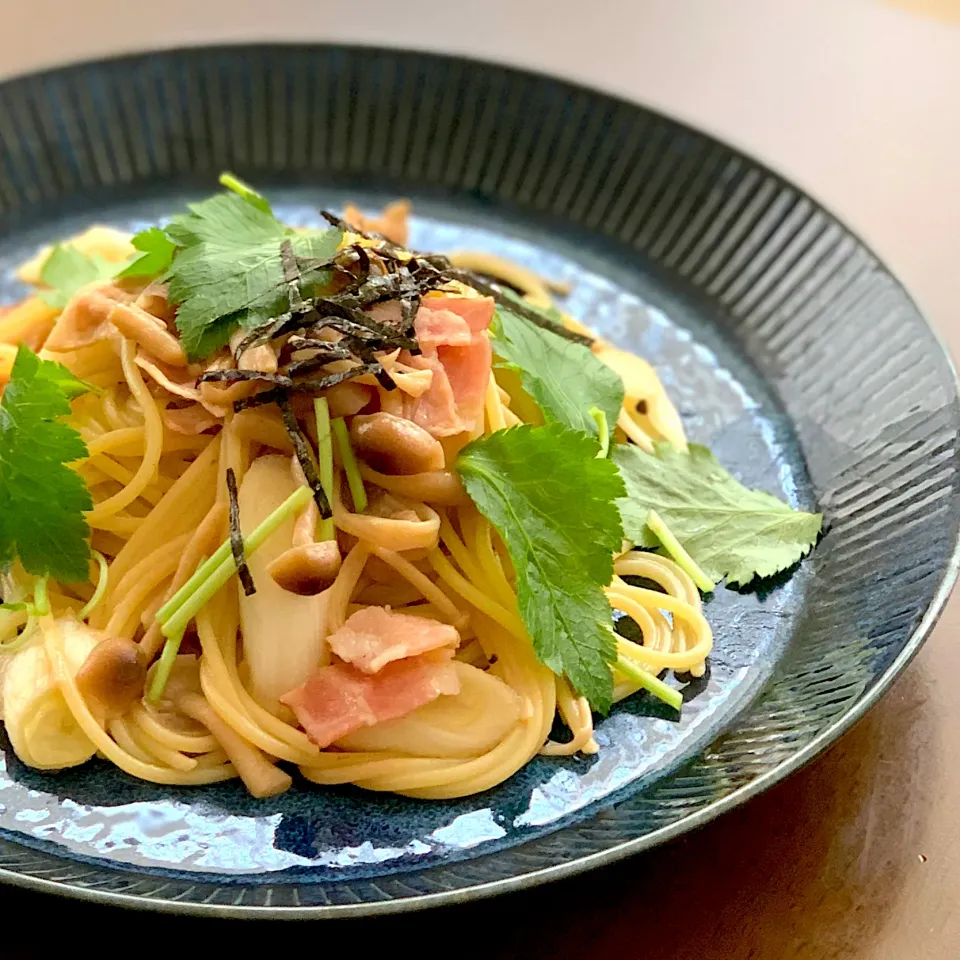 Snapdishの料理写真:キノコとベーコンの和風パスタ🍝|ナガマンさん