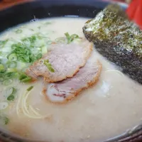 Snapdishの料理写真:トンコツラーメン|まさろーさん