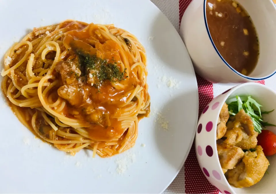 【ギリギリでやってます】ツナとあさりのトマトクリームパスタ　唐揚げ|飛鳥さん