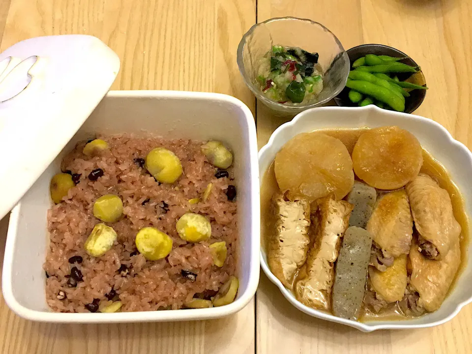 秋を感じる夕食　栗おこわ　大根と手羽先、蒟蒻、厚揚げの煮物　ネバとろサラダ　枝豆|ふわ猫はなちゃんさん