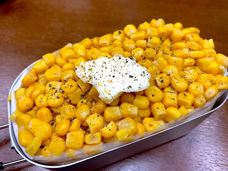 Snapdishの料理写真:メスティンで自動炊飯のとうもろこしご飯🌽|みほままこさん