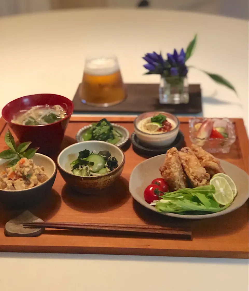 Snapdishの料理写真:手羽中唐揚げ　きゅうりとしらすの酢の物　おから炊いたん　小松菜胡麻味噌和え🍺😊|あっこさん