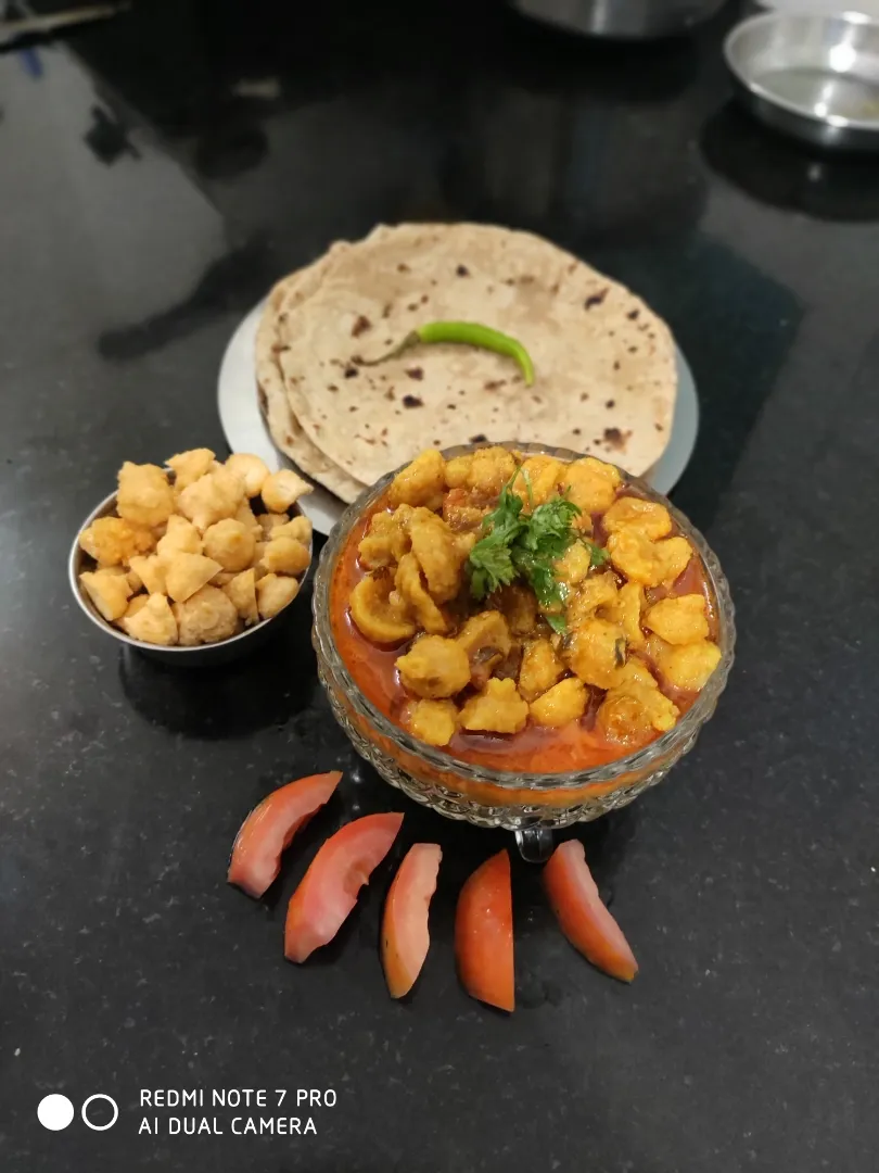 Snapdishの料理写真:yellow lentil vadis curry with wheat roti|nishiさん