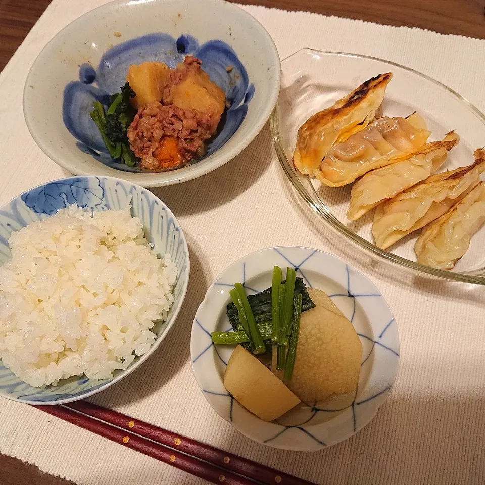 ごはん
肉じゃが
生ハムと長芋の餃子
ミートソース餃子
長芋の煮物|oneiさん