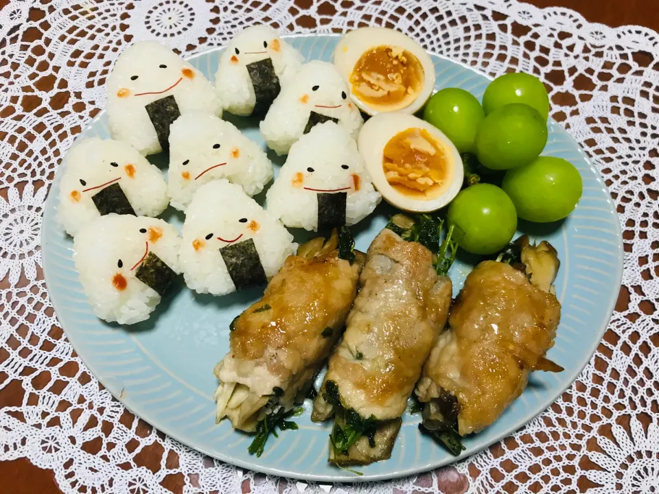 Snapdishの料理写真:「こむすび&豆苗と舞茸の肉巻き照り焼き」|バシュランさん