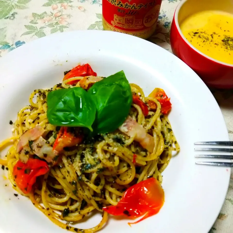 バジルソース消費に🌿トマトとベーコンのジェノベーゼパスタ|うたかた。さん