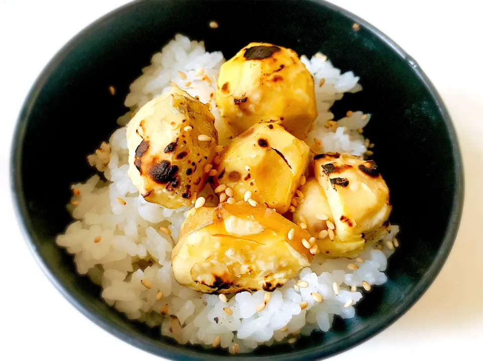 お庭で収穫した🌰で焼き栗ご飯🍂|ひろりんさん