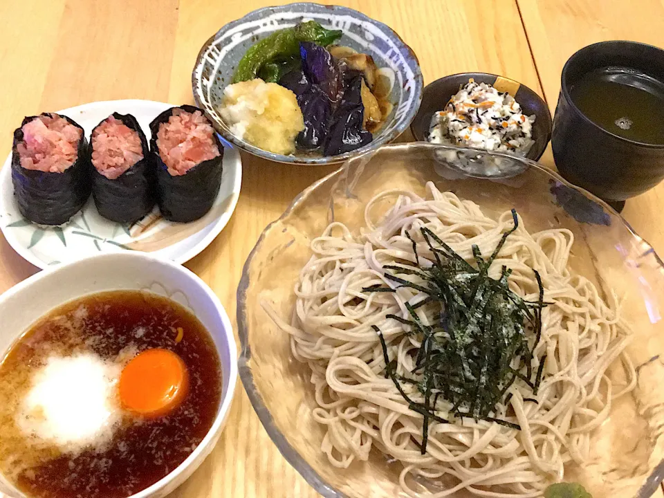 今日の夕食　新蕎麦(月見とろろ)  まぐろのすき身の軍艦巻き　白和え　茄子と万願寺甘唐辛子の揚げ浸し　蕎麦湯|ふわ猫はなちゃんさん