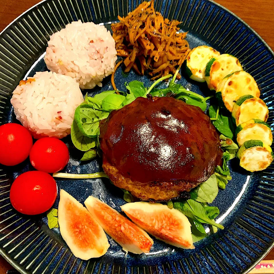 ハンバーグプレートごはん🥘|みっこちゃんさん