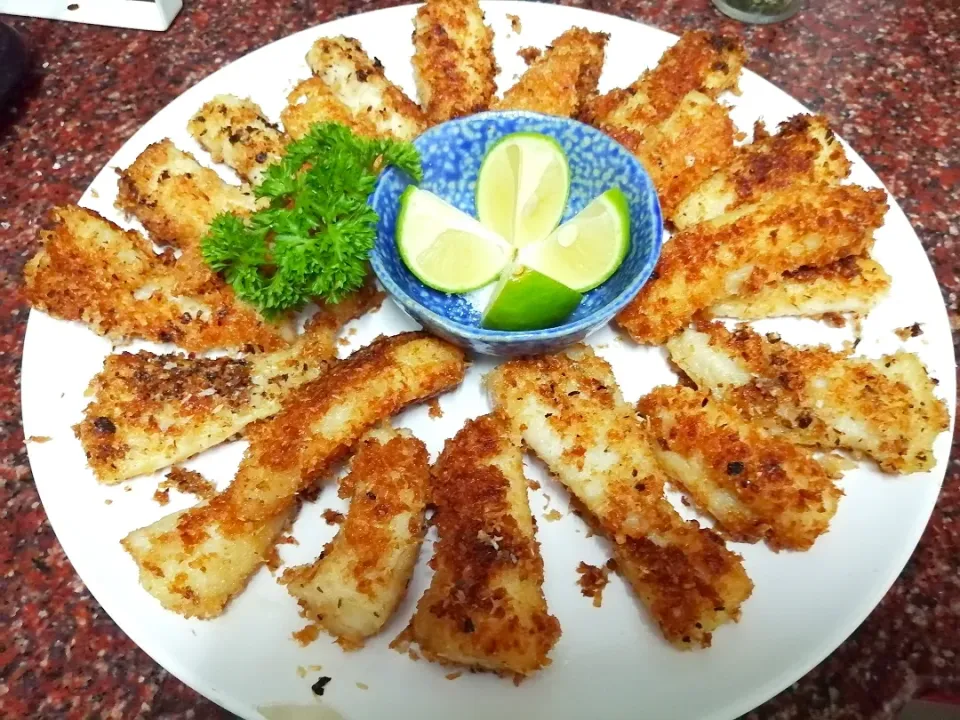 Snapdishの料理写真:Fried Fish fillet
With coconut cream
And dessicated coconut|Mirsaraliさん