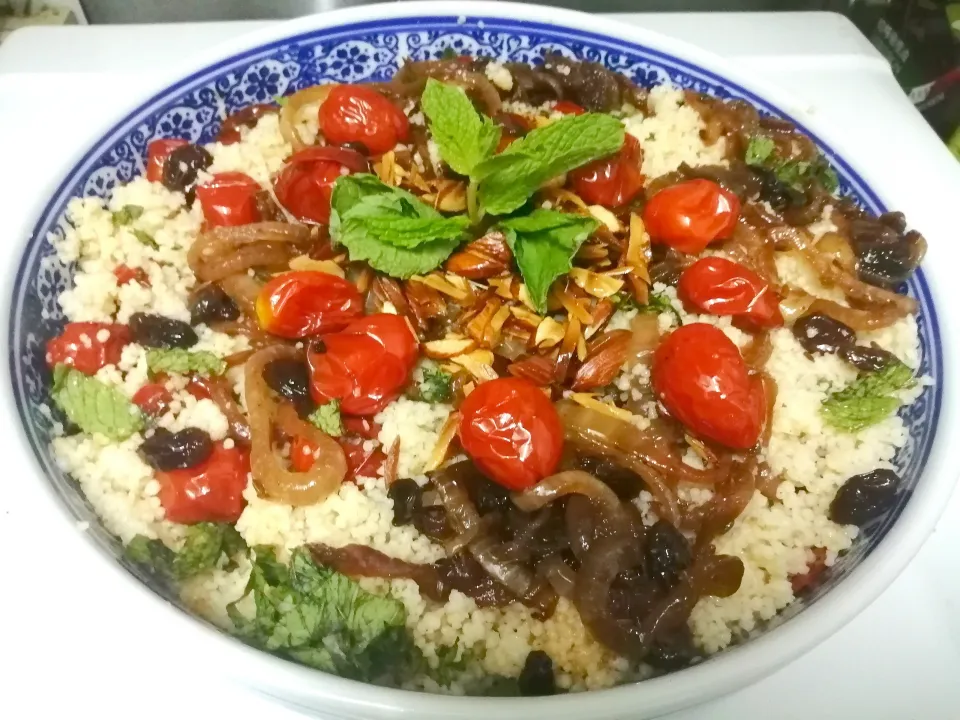 Snapdishの料理写真:Cous cous herb and
 cherry tomatoes 🥗|Mirsaraliさん