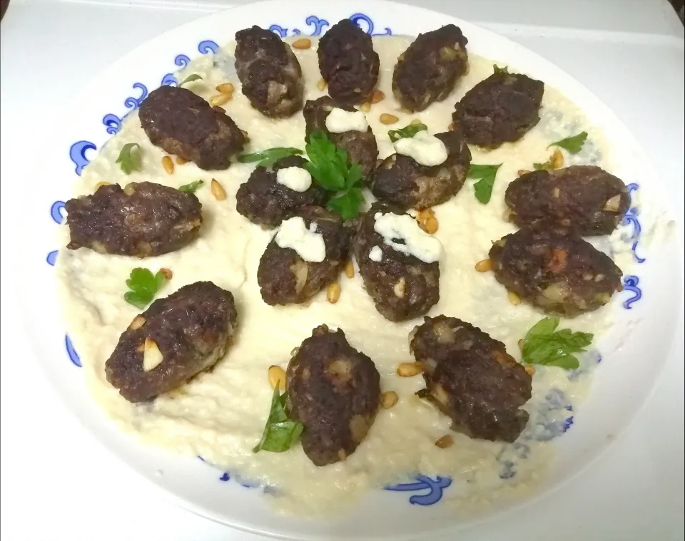 Lamb & beef kofta
With homemade tahini sauce|Mirsaraliさん