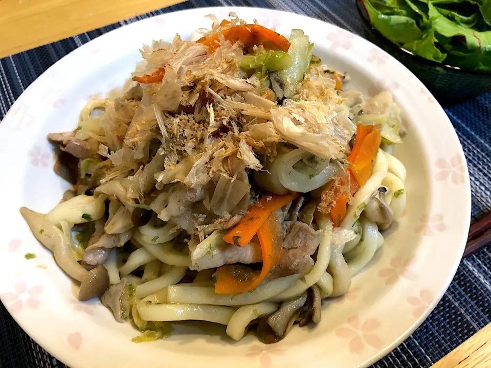 しめじたっぷり⭐︎これ！うま‼︎焼きうどん|こぐまさん