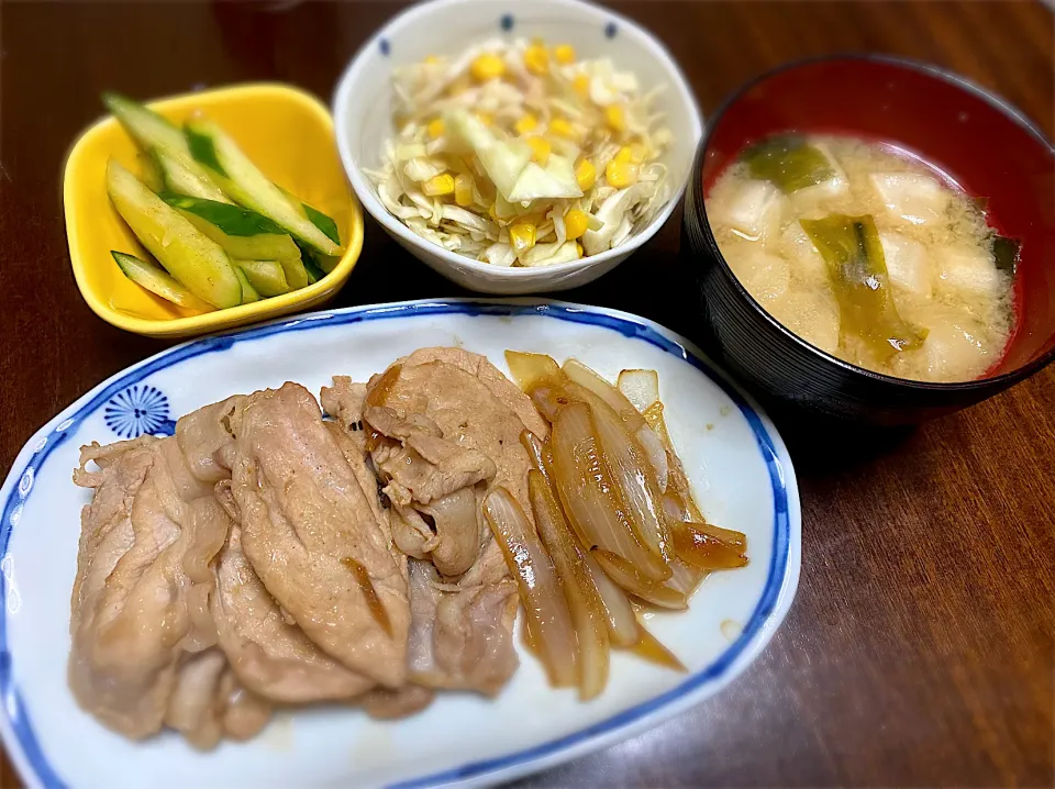 Snapdishの料理写真:豚生姜焼き定食？|まるちゃんさん