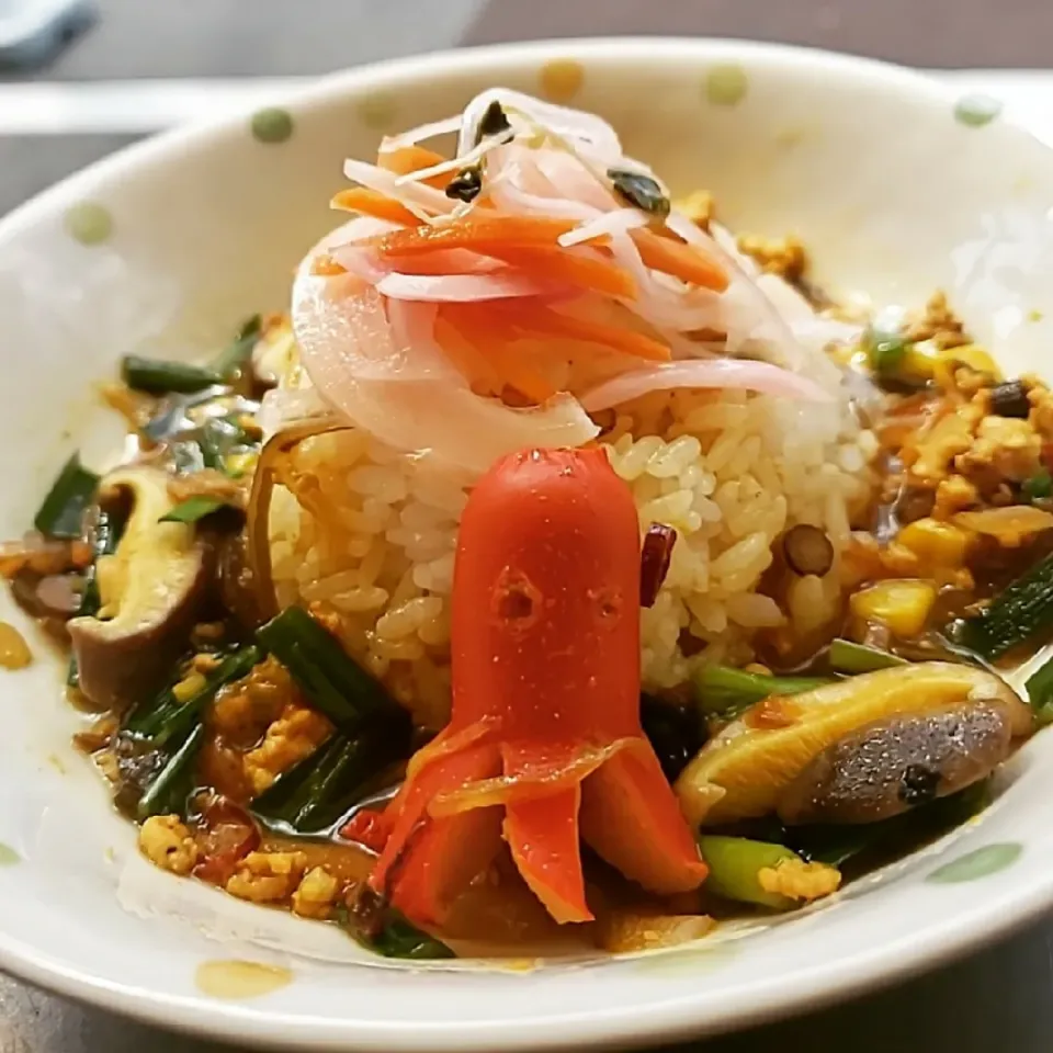 チキンキーマカレーwithタコさんウインナー🐙
(ニラ、コーン、椎茸入り)|ふじわらたくやさん