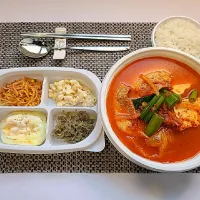 Snapdishの料理写真:김치찌개정식(사잇집)|Oppaさん