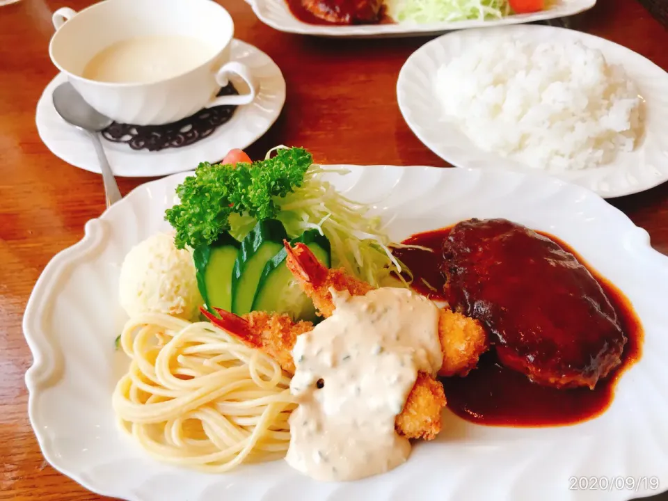 ハンバーグと海老フライランチ|コージ💫さん