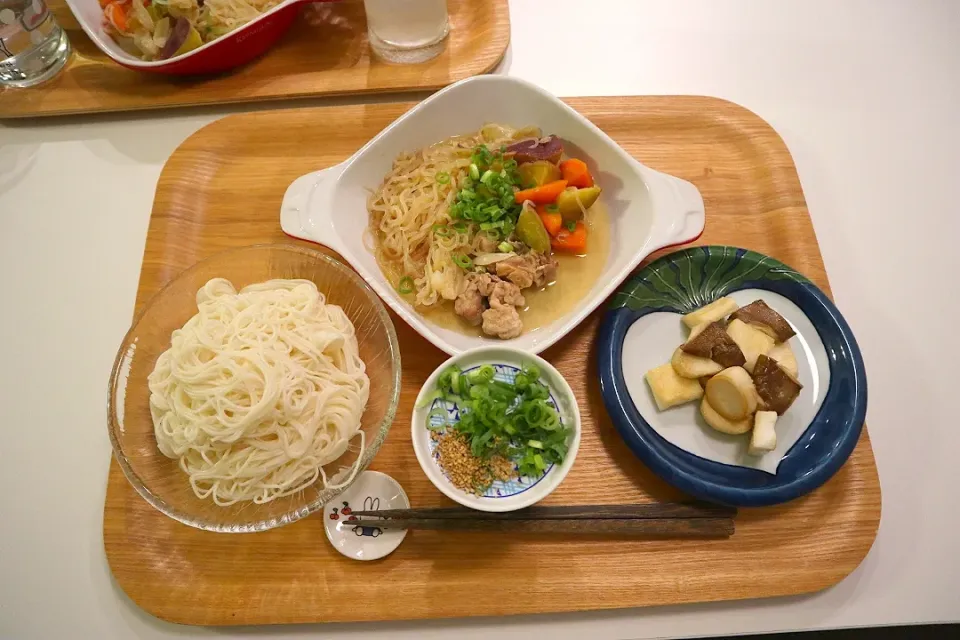 Snapdishの料理写真:今日の夕食  さつまいも肉じゃが、エリンギとはんぺんのバター焼き、そうめん|pinknari🐰🌈さん