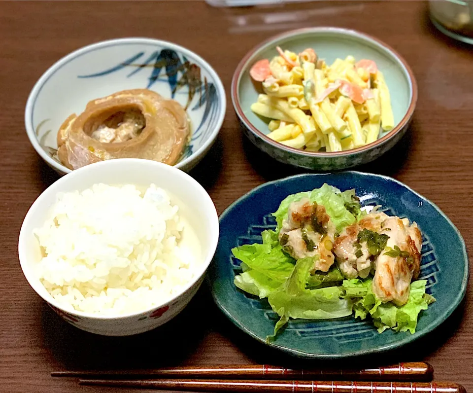 Snapdishの料理写真:鶏肉のレモン焼き、マカロニサラダ、車麩の煮物|sakiさん