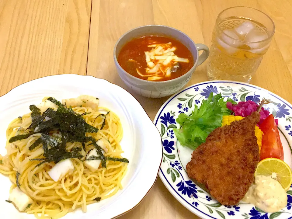 今日の夕食　イカ入り明太バターソースパスタ　アジフライ　ミネストローネ|ふわ猫はなちゃんさん