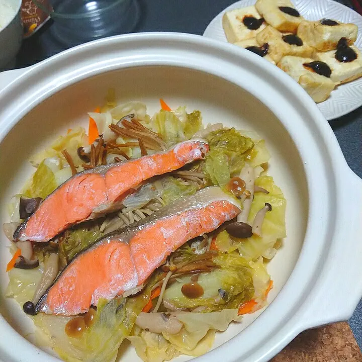 塩鮭の土鍋野菜蒸し&八丁味噌の豆腐ステーキのお夕飯|jun(・x・)さん