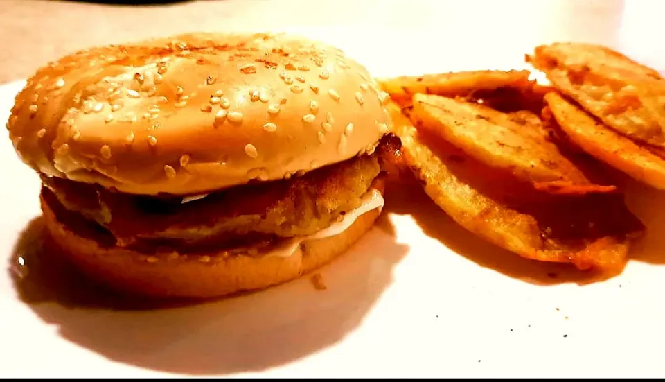 burger with aloo pakora|annieさん