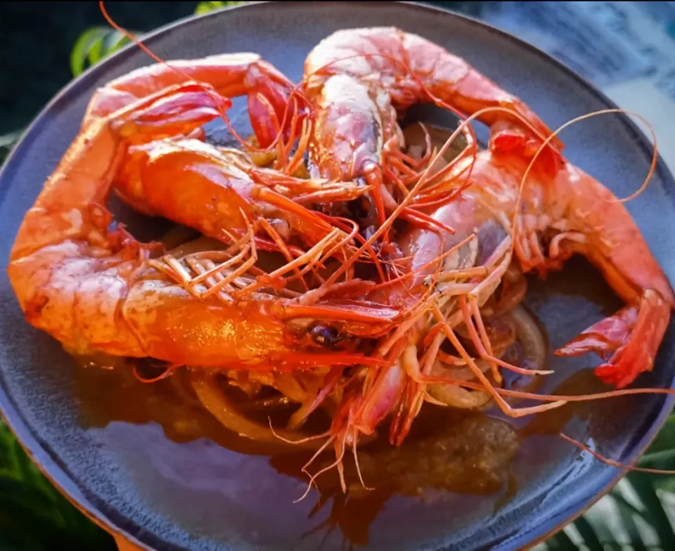 Panfried prawns with onion garlic and Molli Green Sauce.|Jorge Bernal Márquezさん