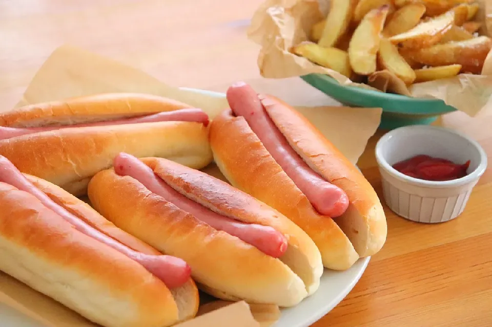 手作りコッペパンでホットドッグ🌭|きみぷさん