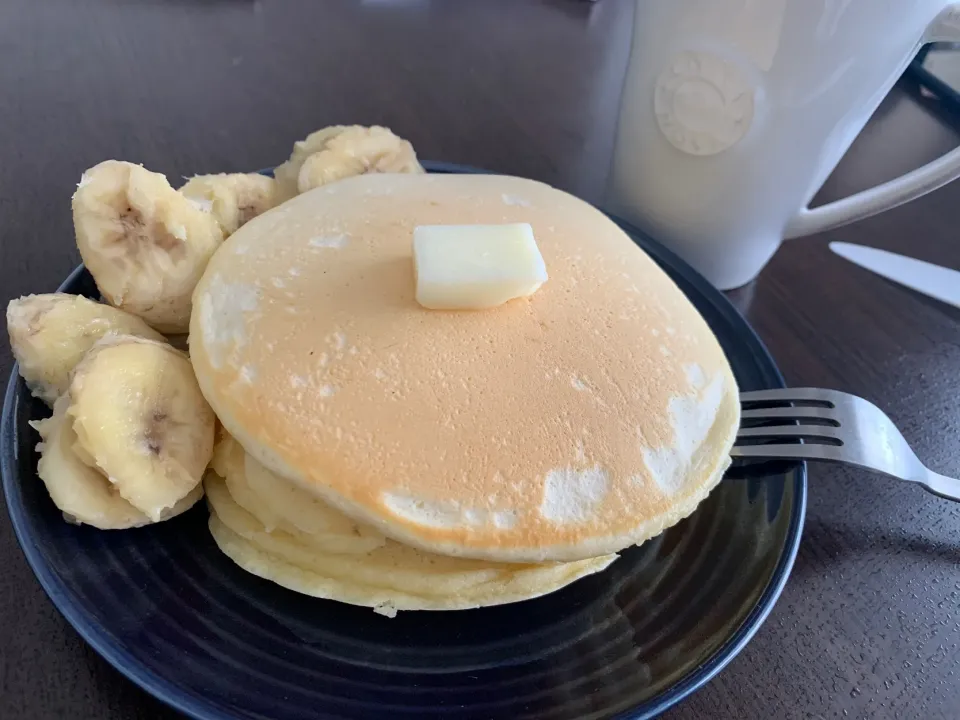 Snapdishの料理写真:薄力粉パンケーキ🥞バナナ添え|ハルさん