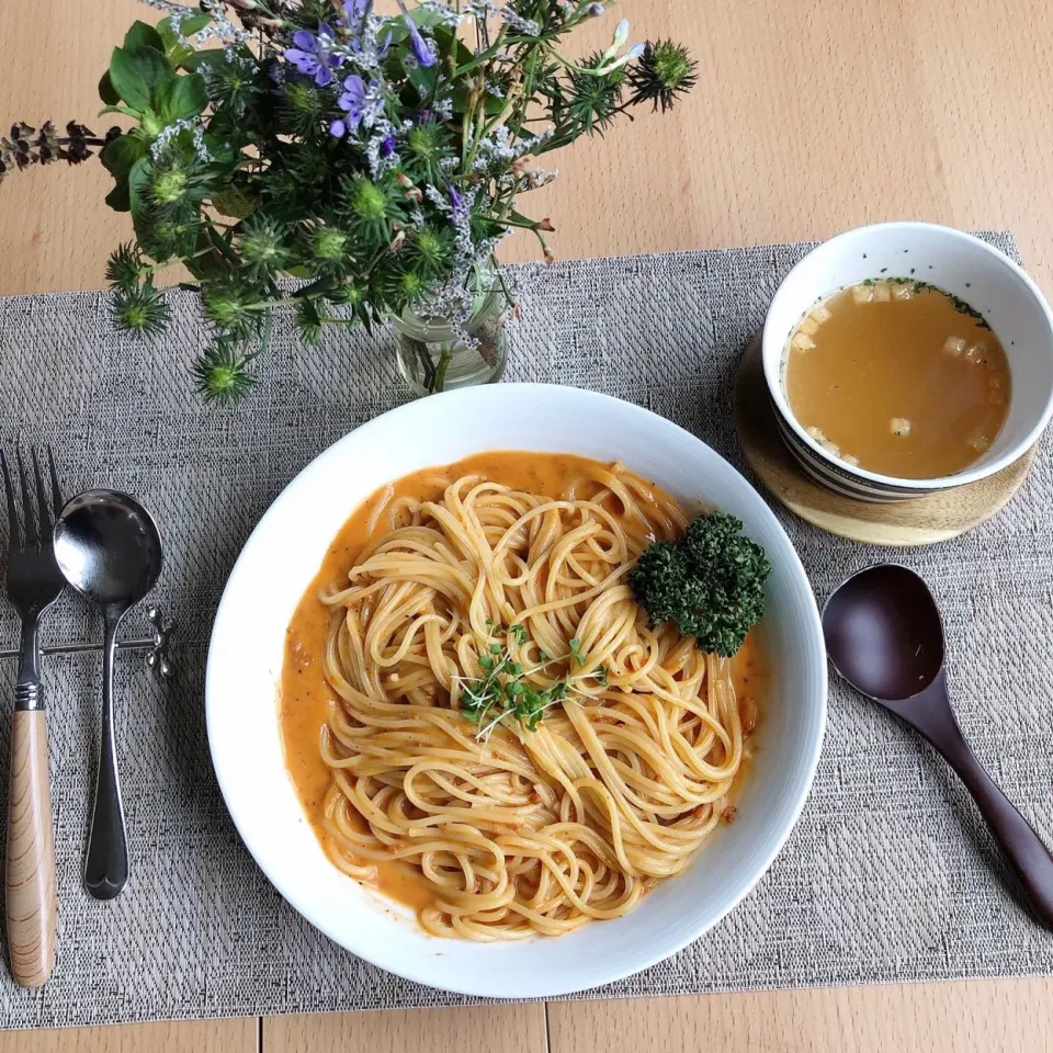 Snapdishの料理写真:9/20❤︎娘のエビクリームパスタ🦐ランチ🌱|Makinsさん