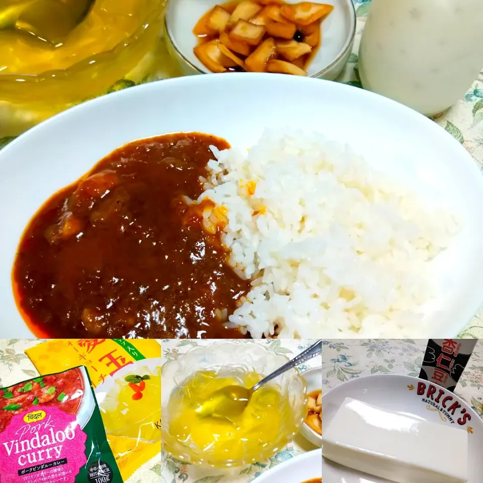 KALDIで買ったポークビンダルーカレーハーフ、愛玉子ゼリー、パンダの杏仁豆腐|うたかた。さん