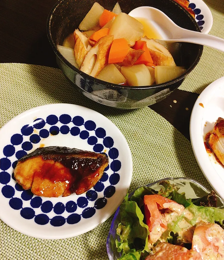 ぶりの照り焼き　根菜と竹輪の煮物　手作り胡麻ドレサラダ|ちぐあささん