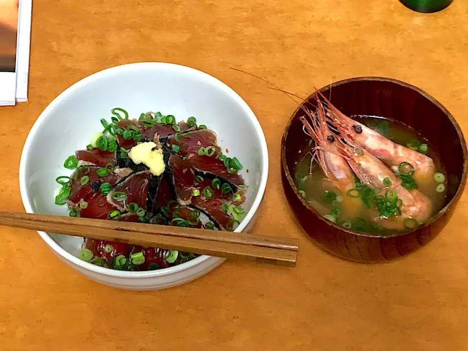 カツオのタタキ丼と甘エビの味噌汁|村岡 哲勇さん