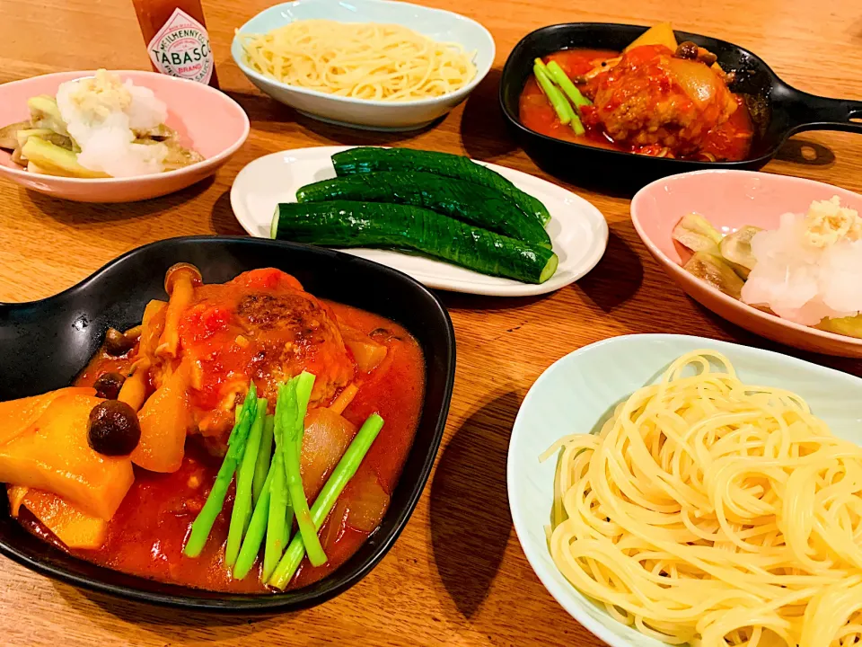 我が家の晩ごはん　ハンバーグを食べ終わったらパスタを入れて食べよう🍅|いちごさん