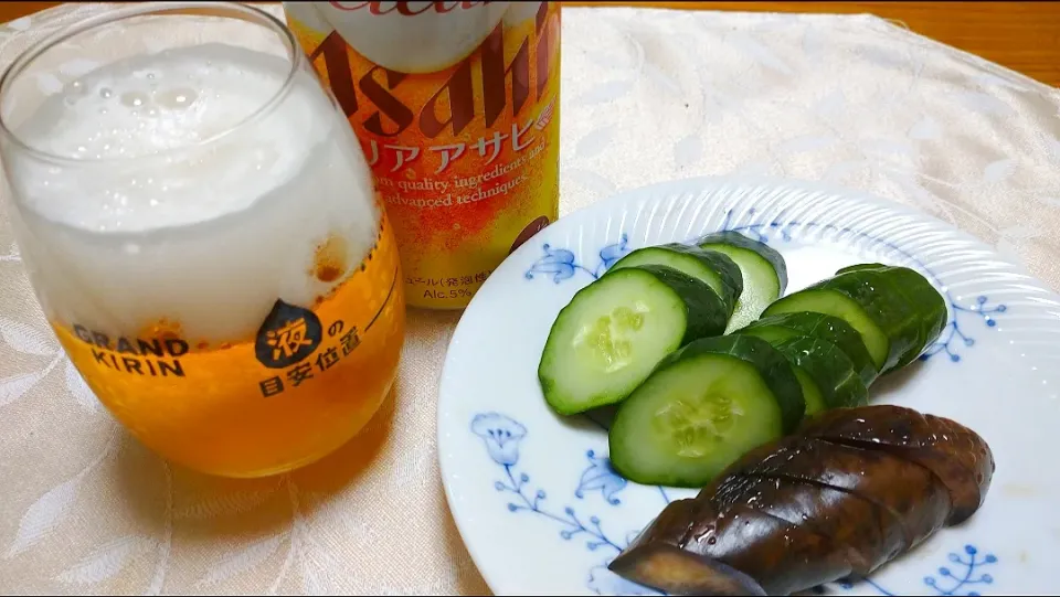 Snapdishの料理写真:ぬか漬けとビール|卯月さん