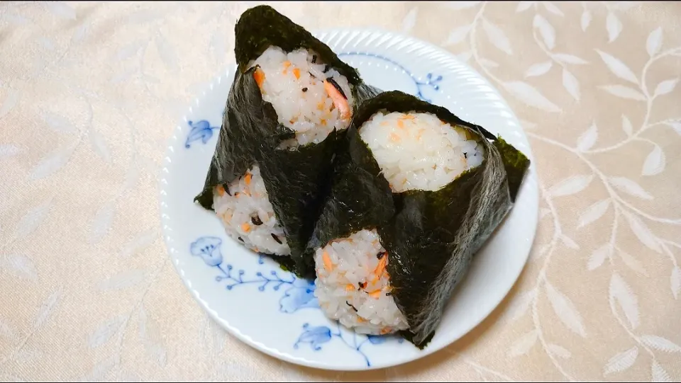 9/20の夜勤弁当
おにぎり🍙|卯月さん