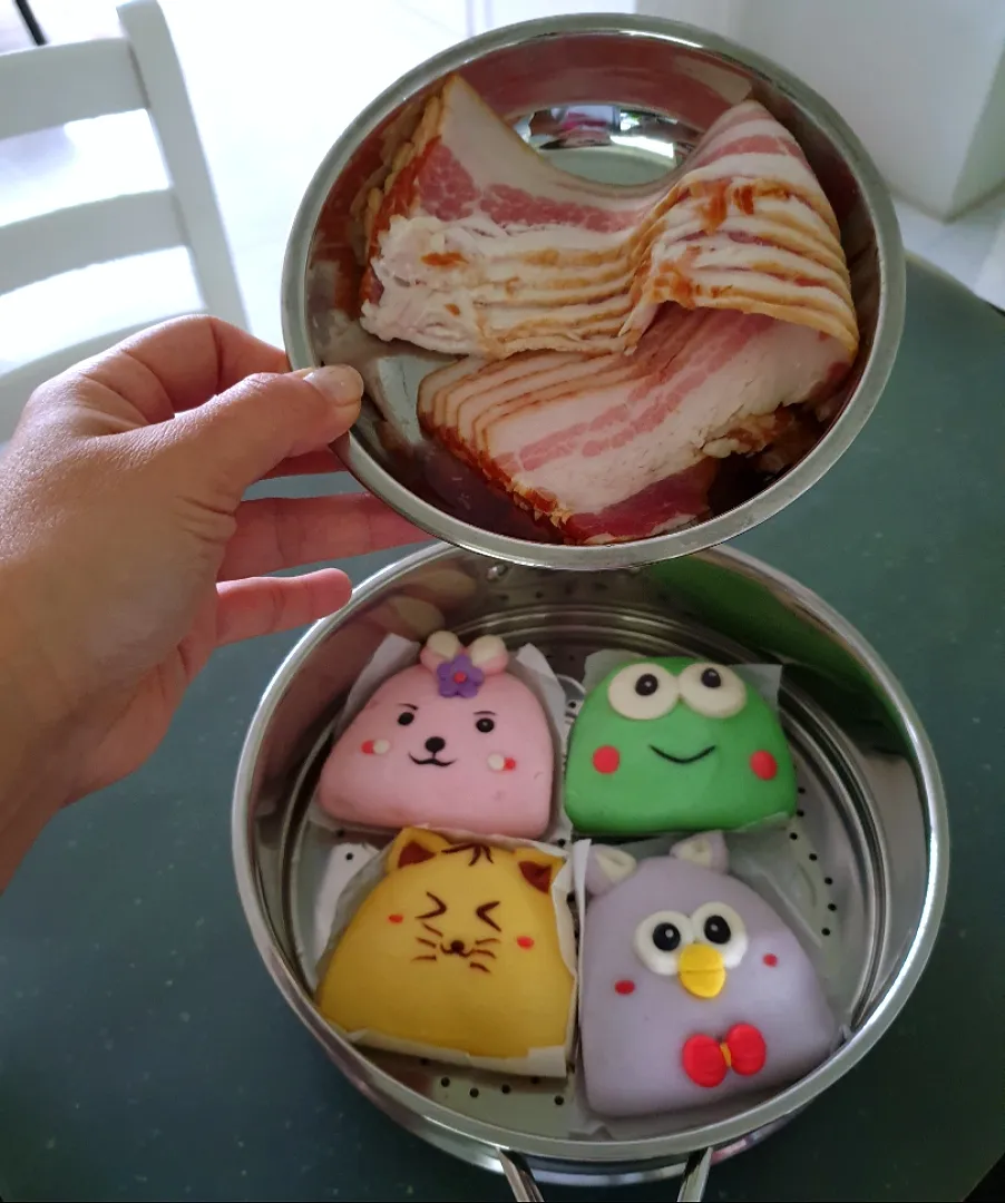 Snapdishの料理写真:Bacon w/ Bao|envymaqueenさん