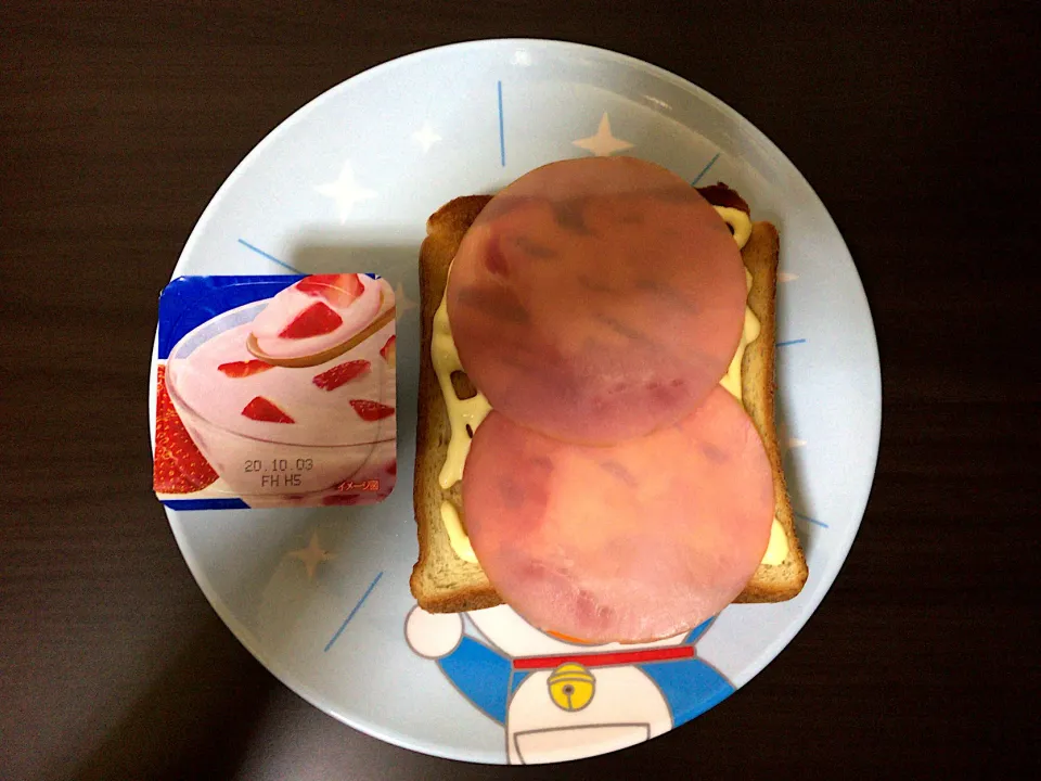 ハムトースト•苺ヨーグルト|ばーさんさん