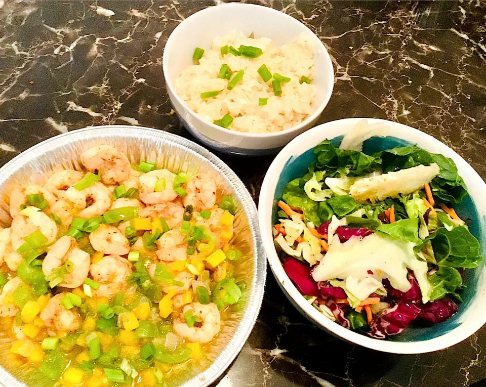 Yummy Caribbean Shrimp with sides, coconut rice and Swiss chard salad. 😊|Jen Marさん