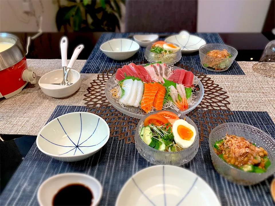 買ってきたお刺身盛りと湯豆腐で晩酌😊|ゆかさん