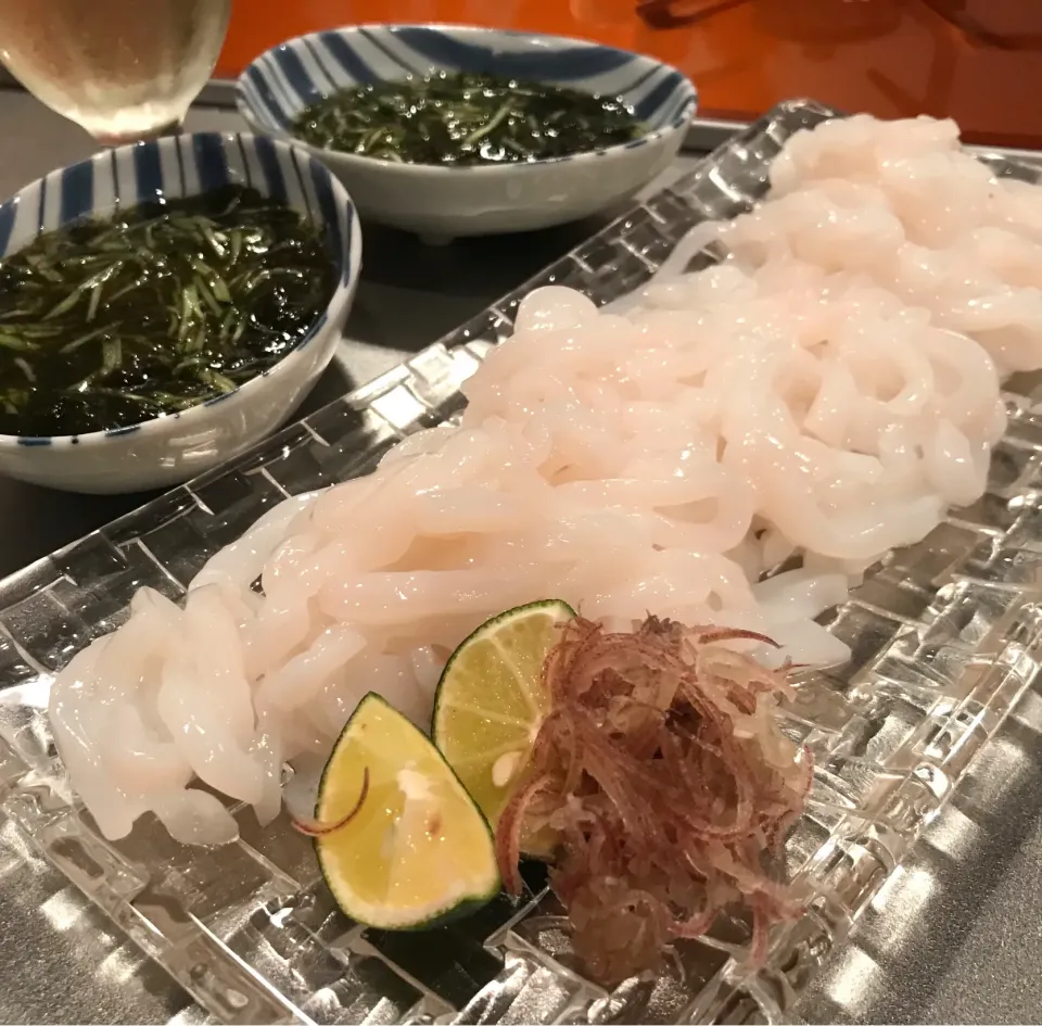 Snapdishの料理写真:若狭のアオリイカと常神半島の花もずく で 今宵コーズ亭|koji toyodaさん