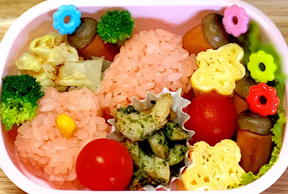 Snapdishの料理写真:お花のお弁当♡|kanmamamaさん